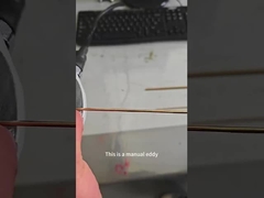 Eddy akım hatası dedektörü bakır çubuğu manuel olarak incelemek için sonda geçer